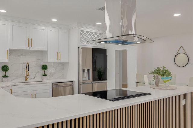 11785 108TH AVENUE N, Largo, FL 33778