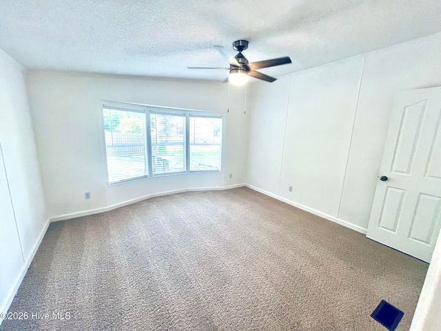 498 Arvida Spur Road, Rocky Point, NC 28457