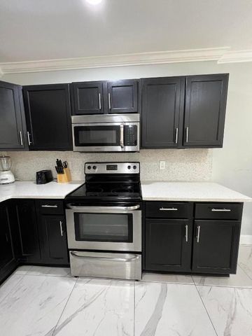 2465 Southridge Road, Delray Beach, FL 33444