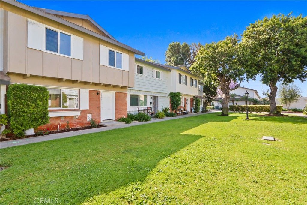 Image 2 of property listing at 19861 Keswick, Huntington Beach, CA 92646