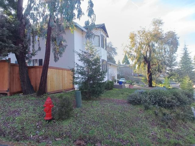 2797 Alhambra Dr, Cameron Park, CA 95682