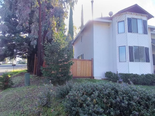 2797 Alhambra Dr, Cameron Park, CA 95682