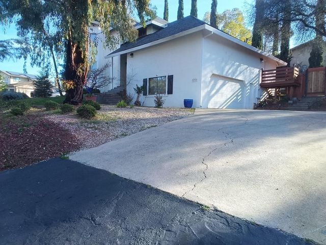 2797 Alhambra Dr, Cameron Park, CA 95682