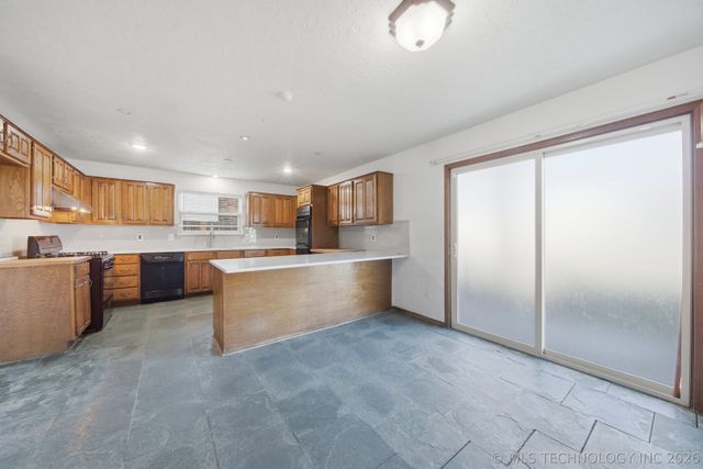 8601 E 78th Place, Tulsa, OK 74133