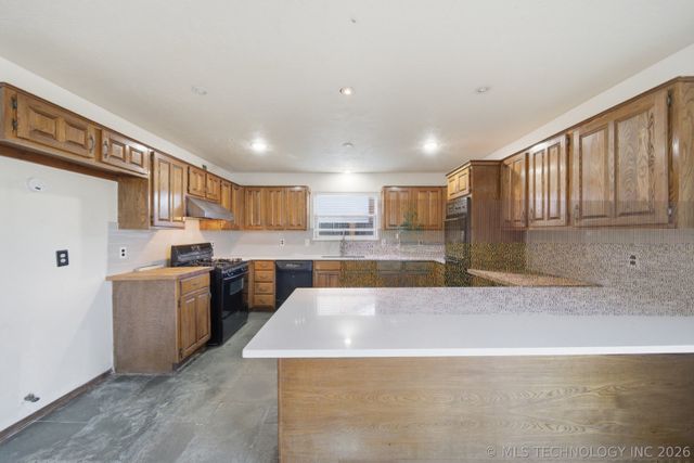 8601 E 78th Place, Tulsa, OK 74133