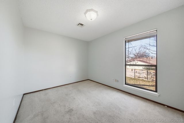 8601 E 78th Place, Tulsa, OK 74133