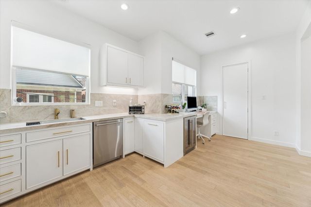 2224 Mid Lane, Houston, TX 77027