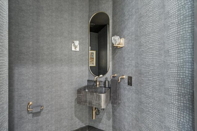 2224 Mid Lane, Houston, TX 77027