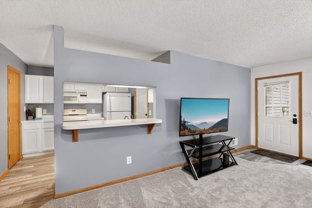 1865 121st Lane NW 811, Coon Rapids, MN 55448