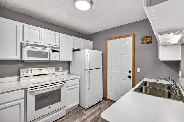 1865 121st Lane NW 811, Coon Rapids, MN 55448