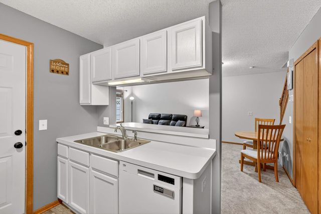 1865 121st Lane NW 811, Coon Rapids, MN 55448