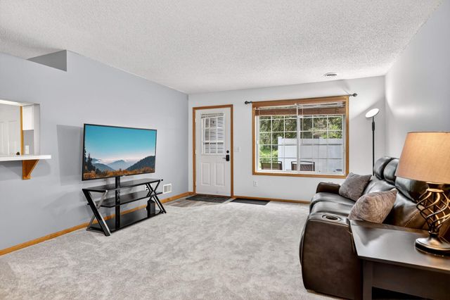 1865 121st Lane NW 811, Coon Rapids, MN 55448