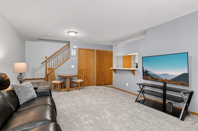 1865 121st Lane NW 811, Coon Rapids, MN 55448