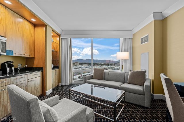 2000 North Fashion Show Drive 2414, Las Vegas, NV 89109