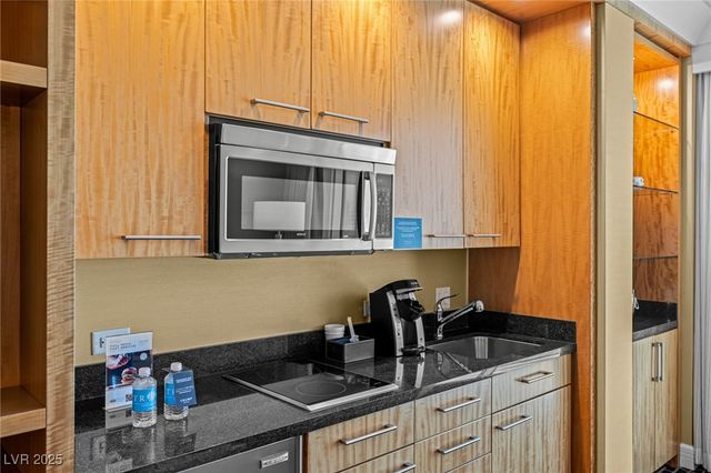 2000 North Fashion Show Drive 2414, Las Vegas, NV 89109