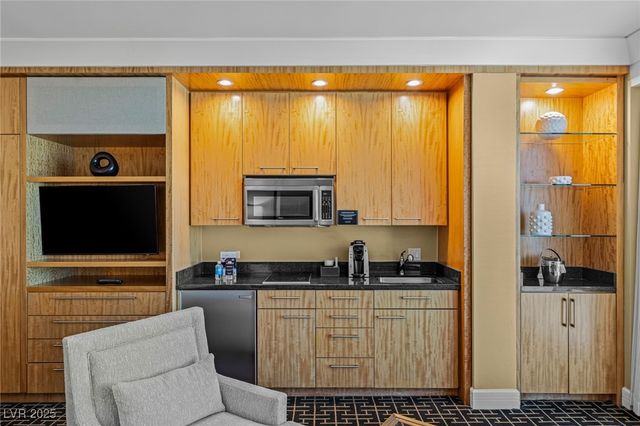 2000 North Fashion Show Drive 2414, Las Vegas, NV 89109