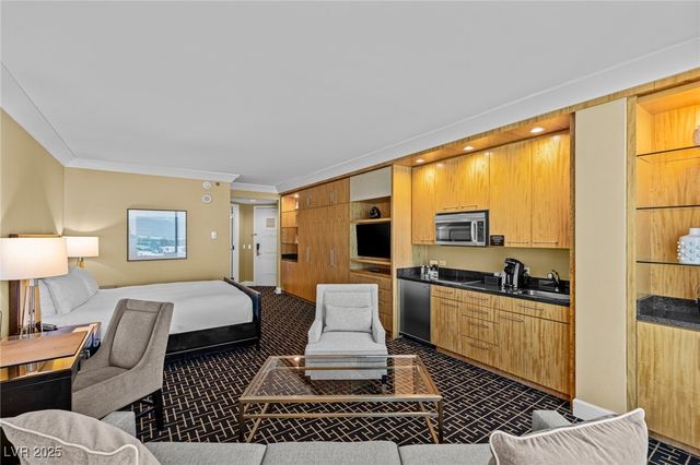 2000 North Fashion Show Drive 2414, Las Vegas, NV 89109