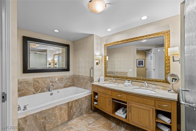 2000 North Fashion Show Drive 2414, Las Vegas, NV 89109