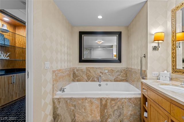 2000 North Fashion Show Drive 2414, Las Vegas, NV 89109