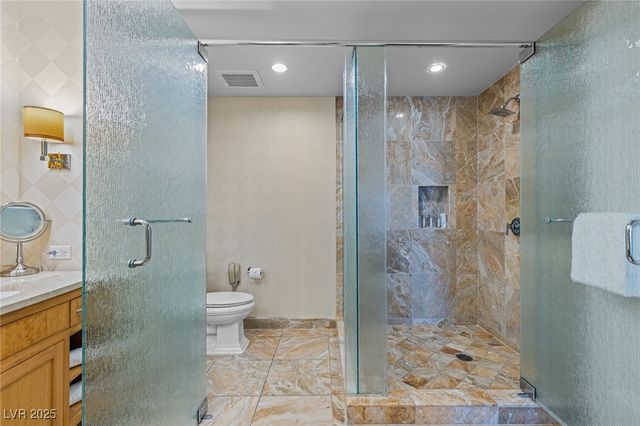 2000 North Fashion Show Drive 2414, Las Vegas, NV 89109