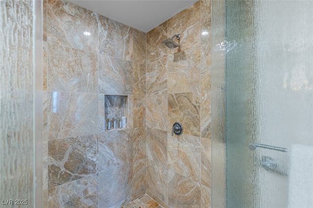 2000 North Fashion Show Drive 2414, Las Vegas, NV 89109