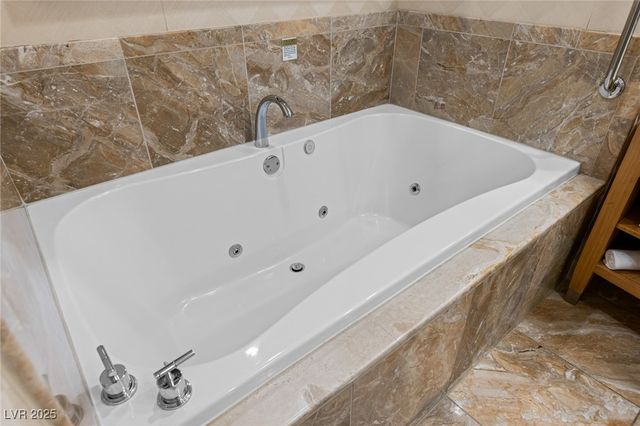 2000 North Fashion Show Drive 2414, Las Vegas, NV 89109