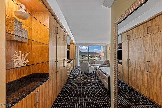 2000 North Fashion Show Drive 2414, Las Vegas, NV 89109