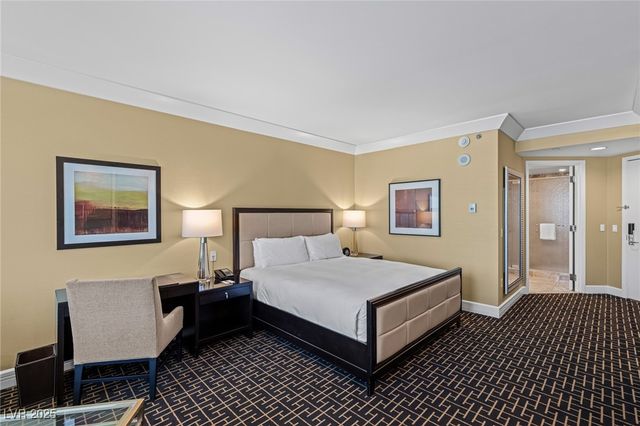 2000 North Fashion Show Drive 2414, Las Vegas, NV 89109