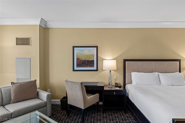 2000 North Fashion Show Drive 2414, Las Vegas, NV 89109