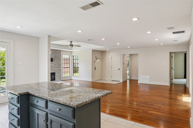 14815 Surveyor Boulevard, Addison, TX 75001