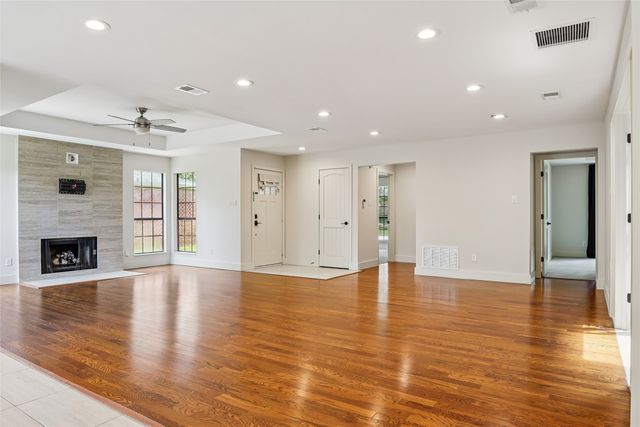14815 Surveyor Boulevard, Addison, TX 75001