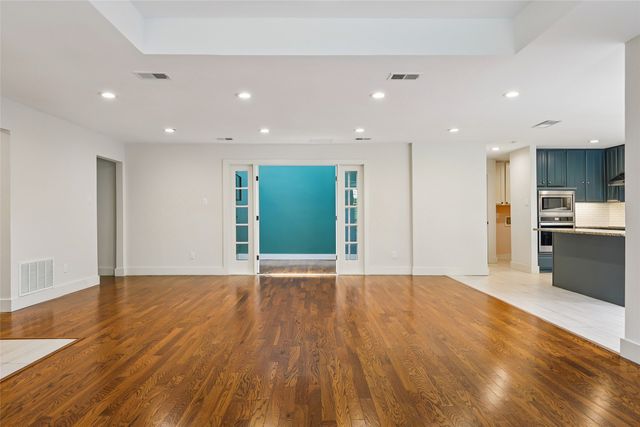 14815 Surveyor Boulevard, Addison, TX 75001