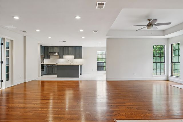 14815 Surveyor Boulevard, Addison, TX 75001