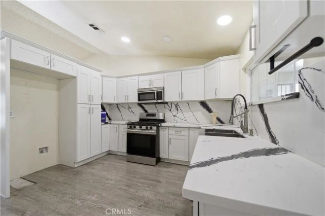 14211 La Mirada St, Victorville, CA 92392