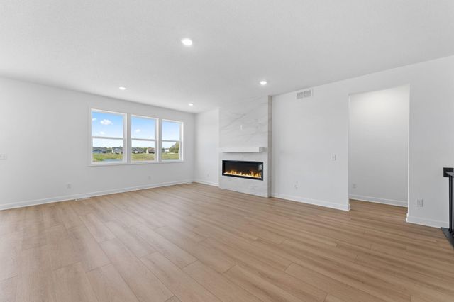5184 Long Pointe Bay, Woodbury, MN 55129