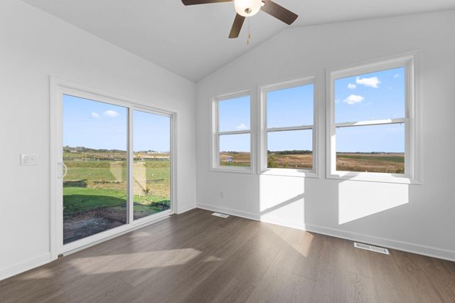5184 Long Pointe Bay, Woodbury, MN 55129
