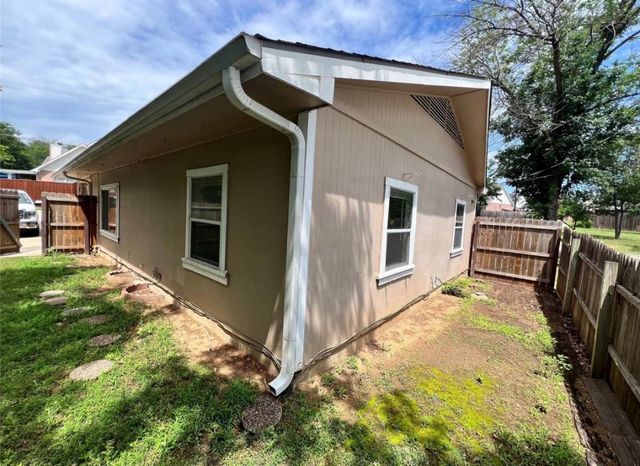 600 Lake Drive, Lake Dallas, TX 75065
