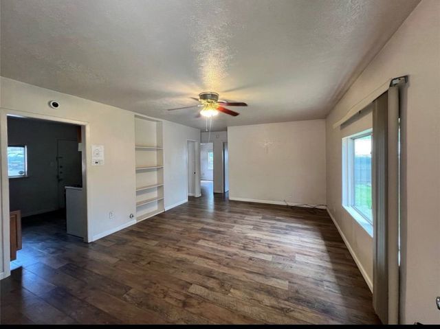 600 Lake Drive, Lake Dallas, TX 75065