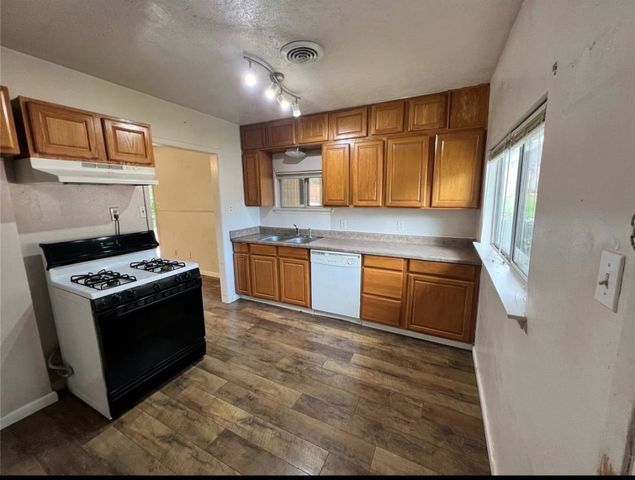 600 Lake Drive, Lake Dallas, TX 75065