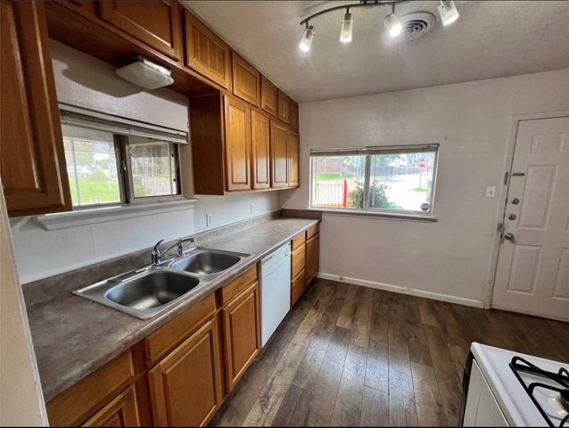 600 Lake Drive, Lake Dallas, TX 75065