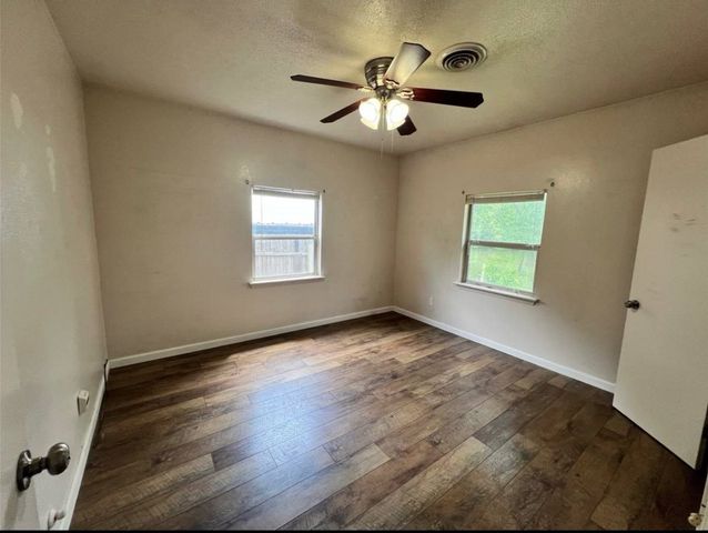 600 Lake Drive, Lake Dallas, TX 75065