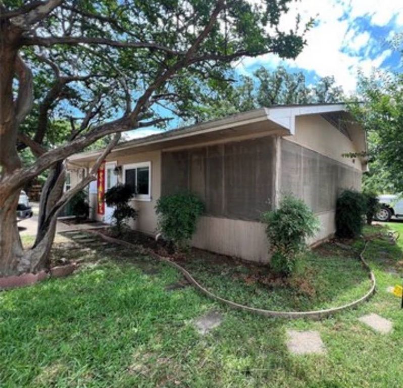600 Lake Drive, Lake Dallas, TX 75065