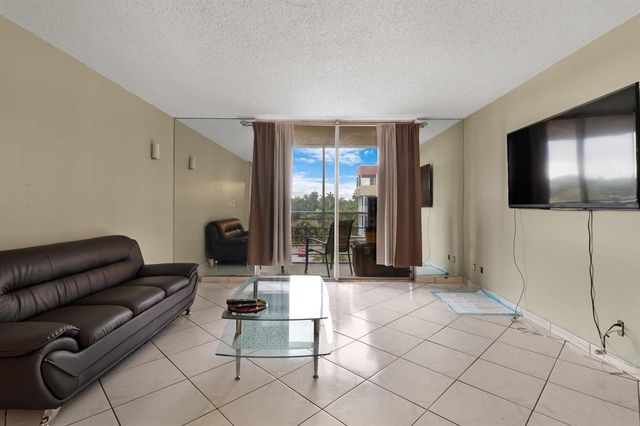 408 NW 68th Avenue 405, Plantation, FL 33317
