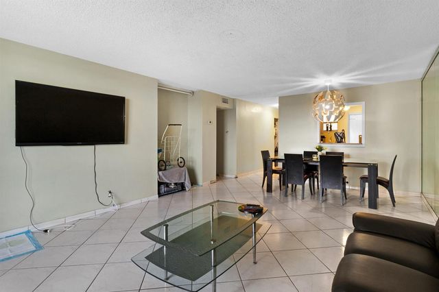 408 NW 68th Avenue 405, Plantation, FL 33317