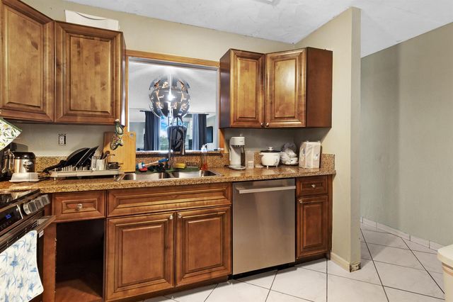 408 NW 68th Avenue 405, Plantation, FL 33317