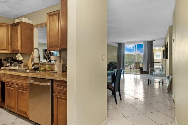 408 NW 68th Avenue 405, Plantation, FL 33317