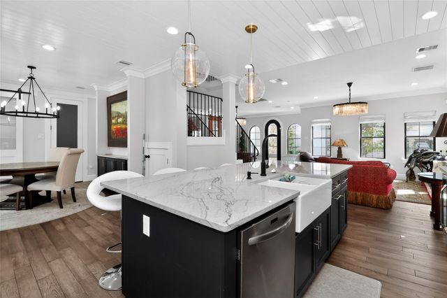 2425 Binz Street, Houston, TX 77004