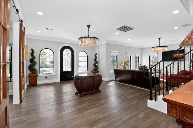 2425 Binz Street, Houston, TX 77004