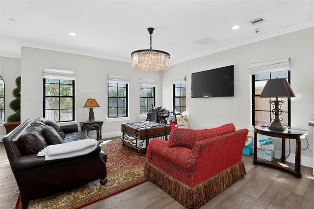 2425 Binz Street, Houston, TX 77004
