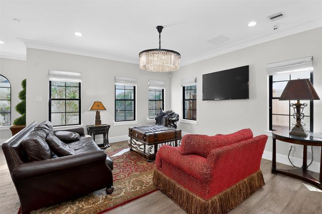 2425 Binz Street, Houston, TX 77004
